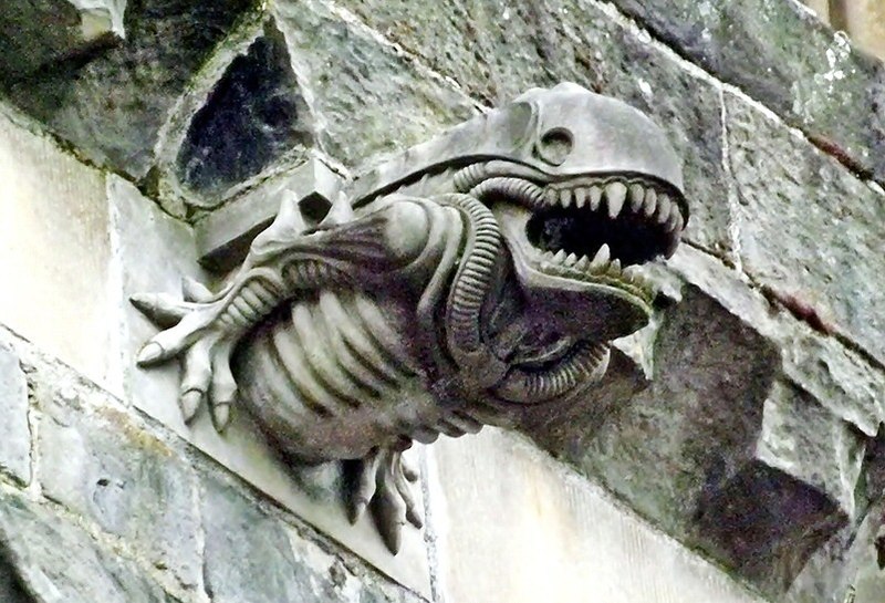 https://commons.wikimedia.org/wiki/File:Paisley_Abbey_%22Xenomorph%22_Gargoyle_(10317339143)_(cropped).jpg