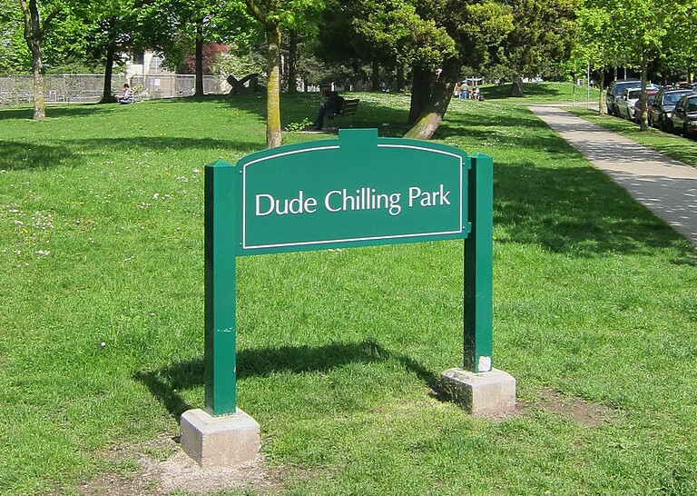 https://commons.wikimedia.org/wiki/File:DudeChillingPark.jpg