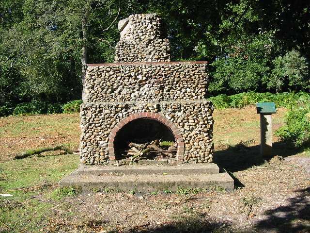 https://commons.wikimedia.org/wiki/File:The_Portuguese_Fireplace_-_geograph.org.uk_-_43995.jpg