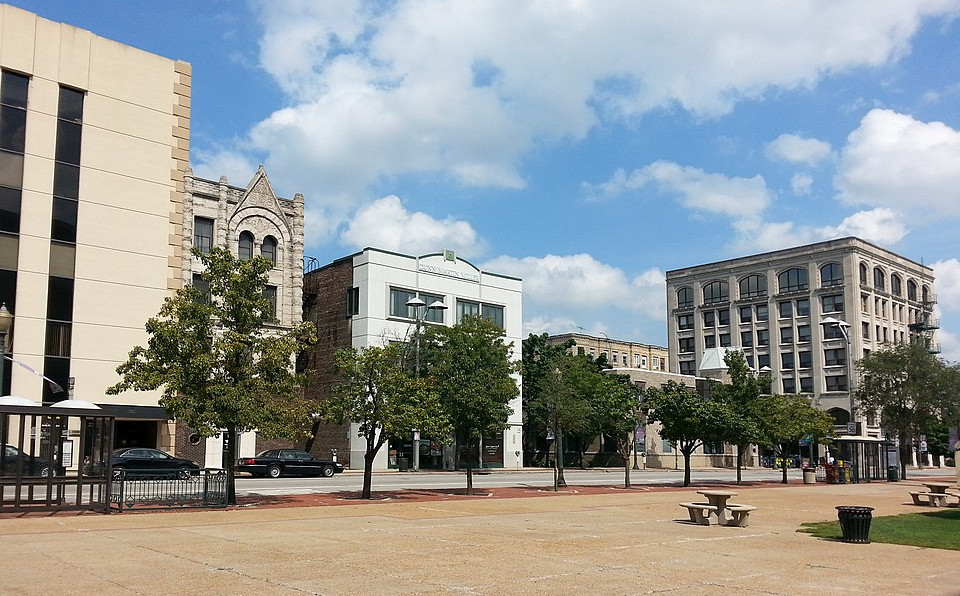 https://commons.wikimedia.org/wiki/File:Joliet_Illinois_Skyline.jpg